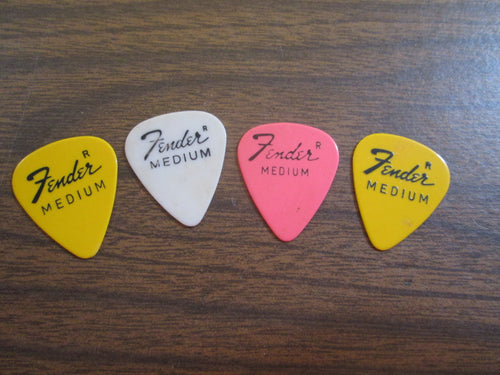 Set of 4 Colored Fender Medium Guitar Picks