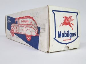 Mobilgas 1939 Airflow Tanker Bank (Ertl)(1994)