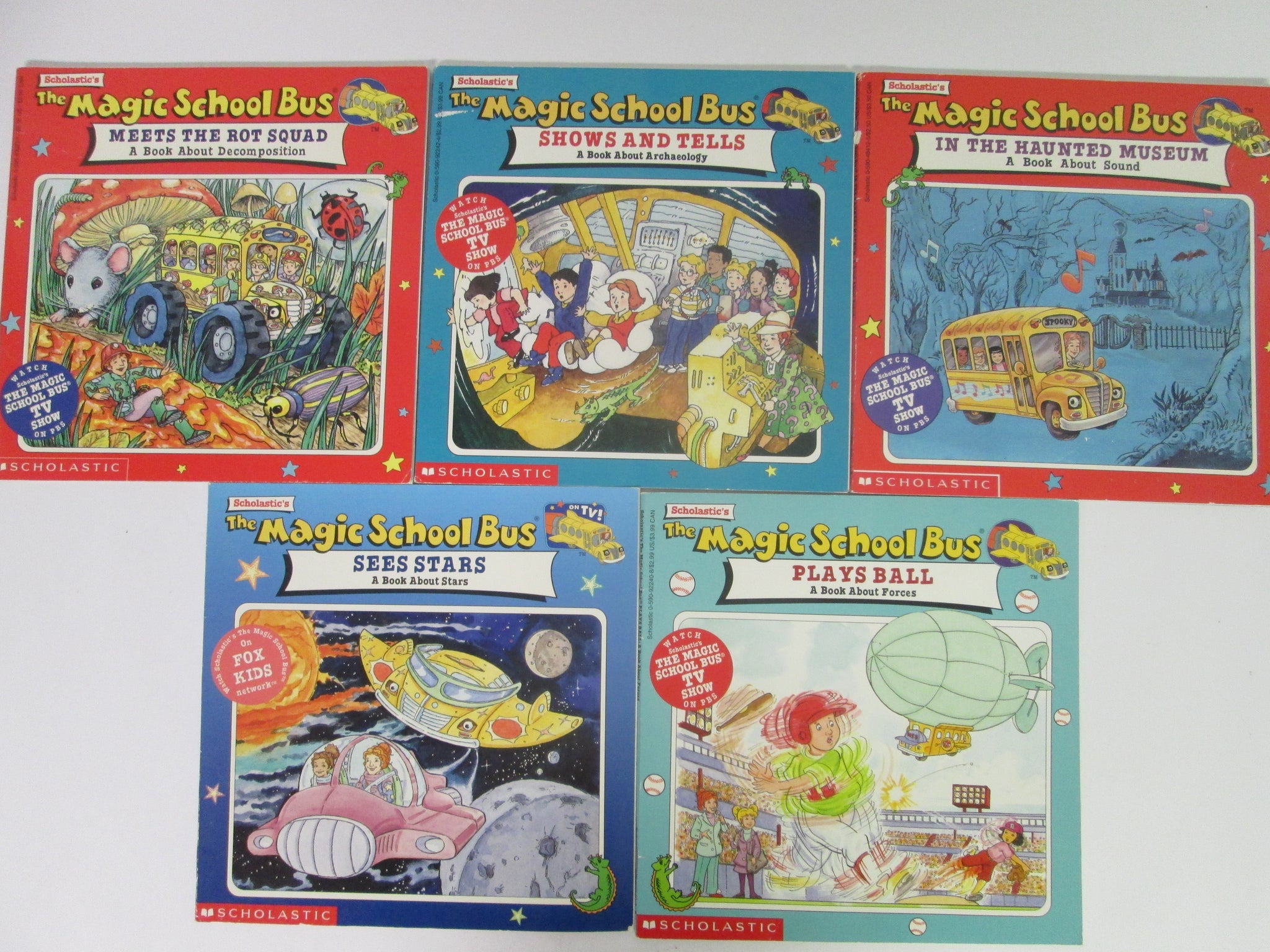 thumbnail image 2 of The Magic School Bus Sees Stars: A Book About Stars - Scholastic Paperback (Good Condition) 2 of 6