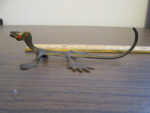 Jeweled Red Eye Bronze Lizard Figuine